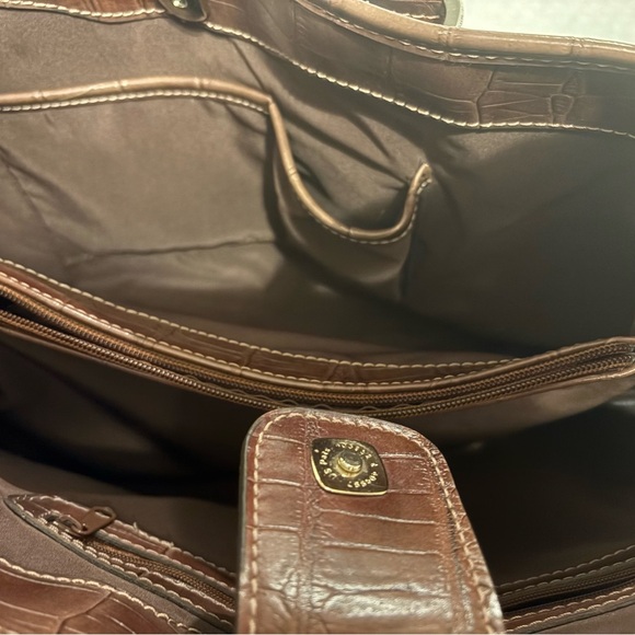 Liz Claiborne Brown Vegan Leather Tote with Structured Design - Picture 5 of 9